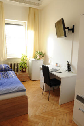 Bed &amp; Steel Montagehotel