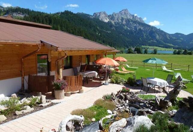 Almdorf Tirol am Haldensee im Tannheimer Tal.