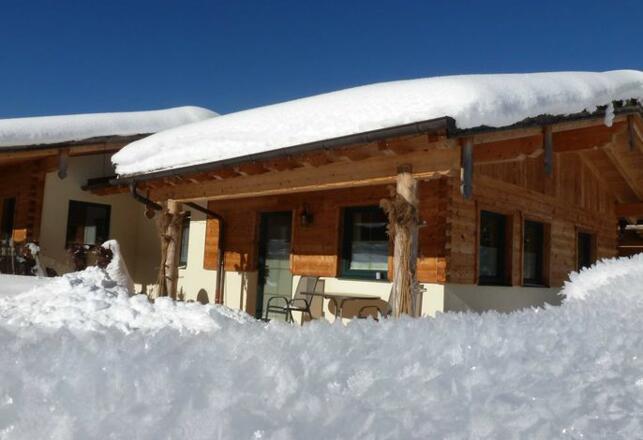 Schneekristalle im Almdorf Tirol