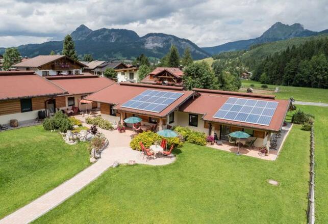 Vogelperspektive auf das Almdorf Tirol