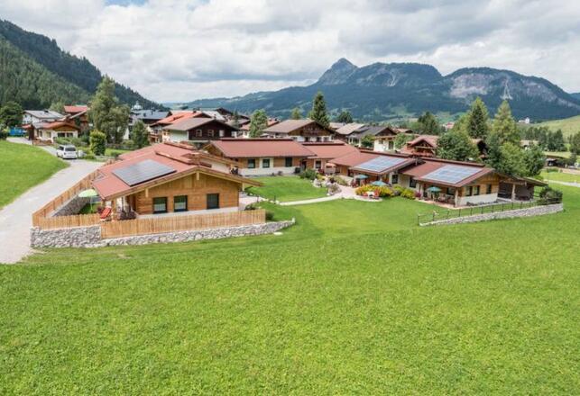 Vogelperspektive auf das Almdorf Tirol