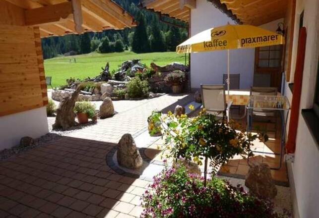 Almdorf Tirol am Haldensee im Tannheimer Tal.