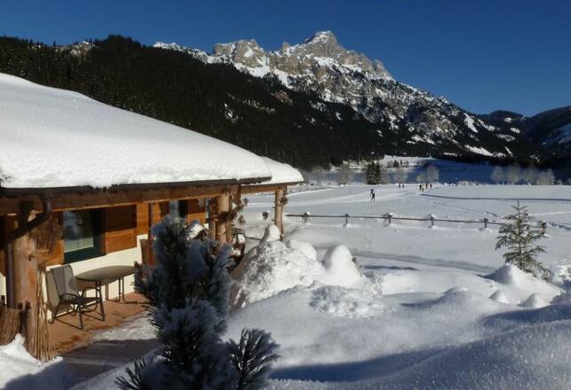 Wintersonne genießen im Almdorf Tirol