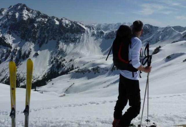 Skitouren auf die Berge und los gehts vom Almdorf Tirol