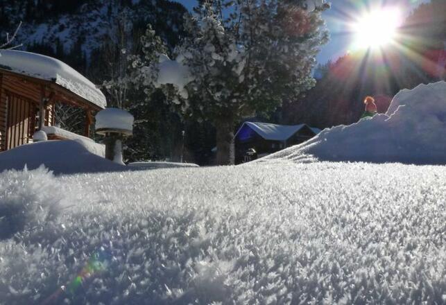 Schneekristalle im Almdorf Tirol
