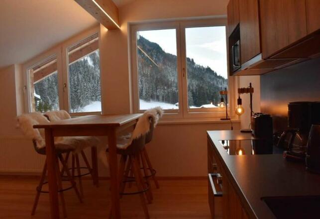 Wohnbereich mit Küche in Berta´s Suite