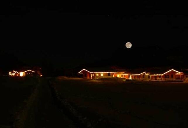 Weihnachtsbeleuchtung im Almdorf Tirol
