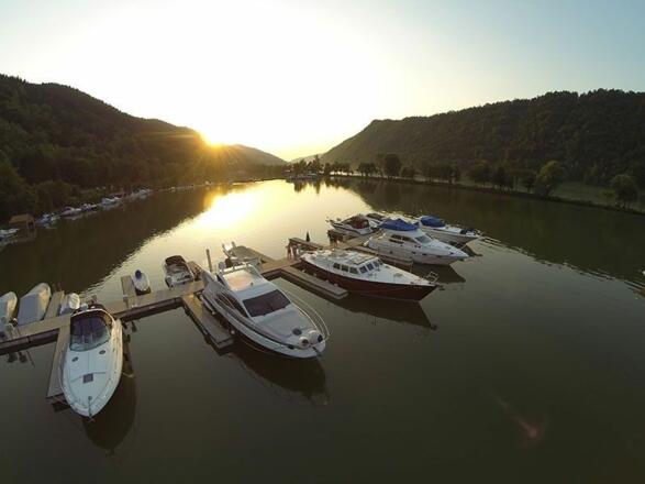 Freizeitanlage Schlögen, Yachthafen