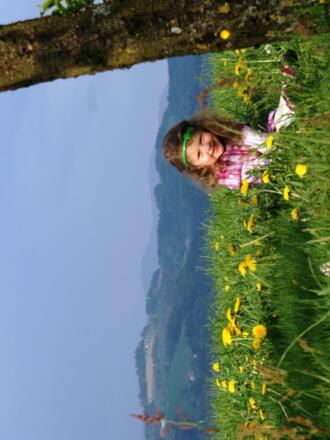 Blumenkinder im Garten