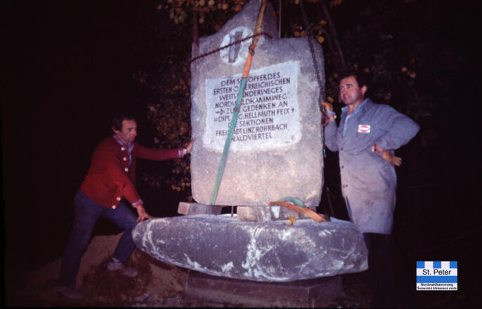 Montage Nordwaldkammweggedenkstein