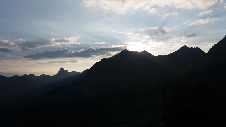 Herrliche Wolkenbilder am Abend über dem Tschingel.