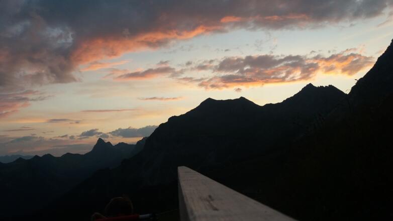 Letzte Sonnenstrahlen über dem Tschingel.