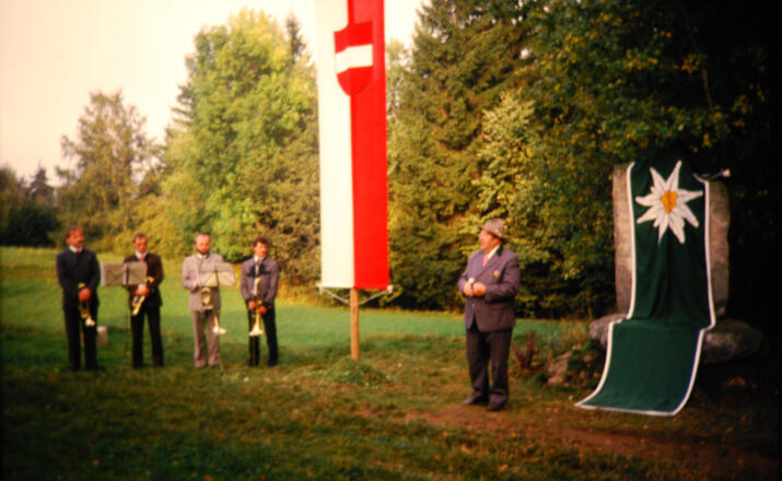 Enthüllung Nordwaldkammweggedenkstein