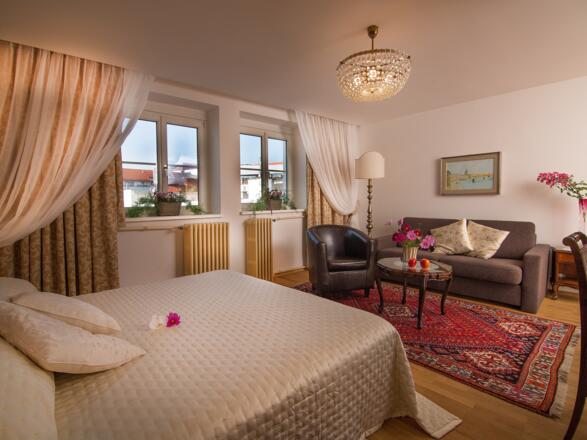 Austria Classic Hotel Wolfinger Zimmer mit Blick zum Schloss