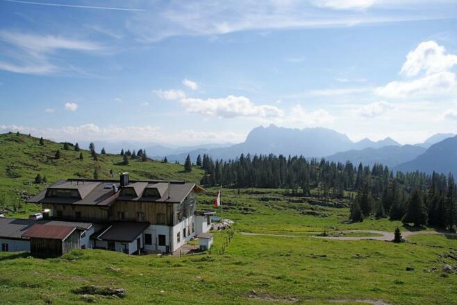 Eggenalm mit Straubinger Haus und Wildem Kaiser