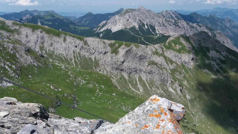 Über den Fürstin-Gina-Weg, Spitz bis zur Malbuner Bergbahn.-