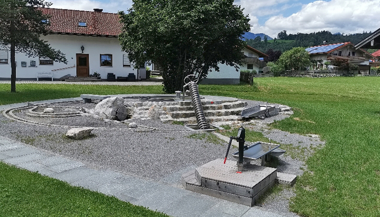 Lernmodul Wasserkraft - Station 1 Kieferr Energiewanderweg - Wasserspieleplatz am Museum Blaahaus Kiefersfelden