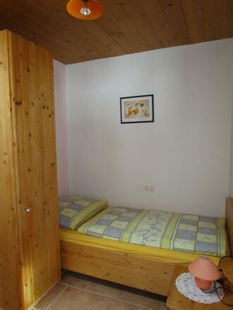 Ferienwohnung Rose - Zimmer 2 (2 Einzelbetten) 1