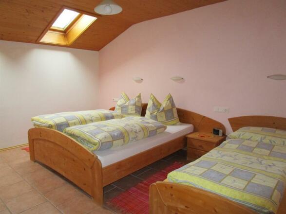 Ferienwohnung Rose - Zimmer 3 (Bild 1)