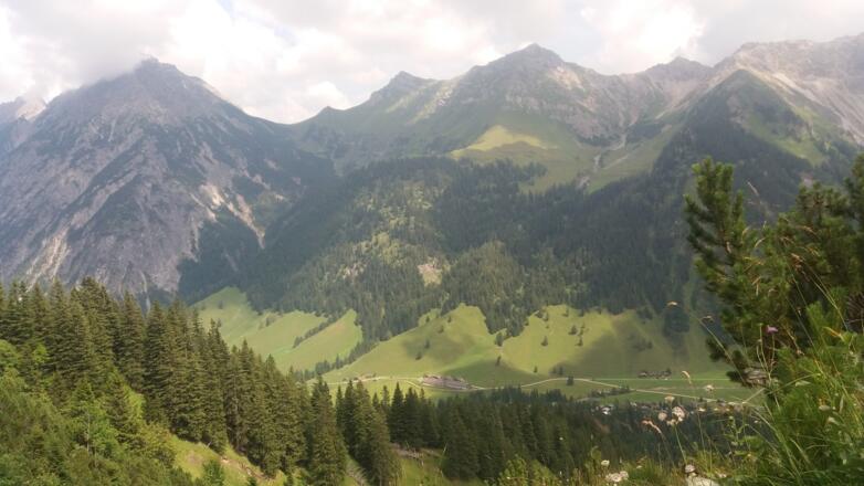 Blick vom Grenzübergang zur Gamperdonaalpe.
