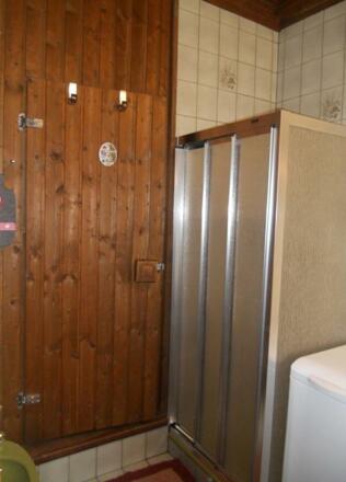 Dusche mit Saunaeingang