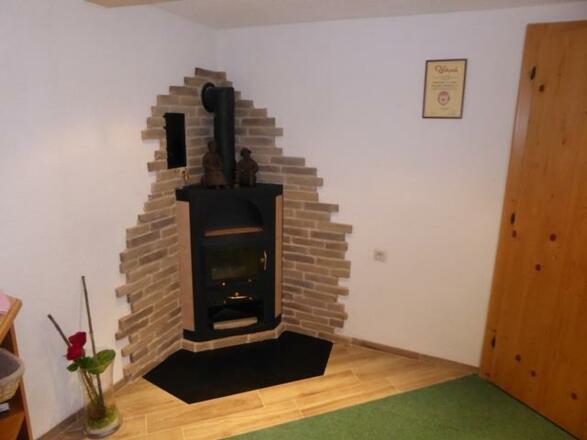 offener Kamin im Frühstücksraum