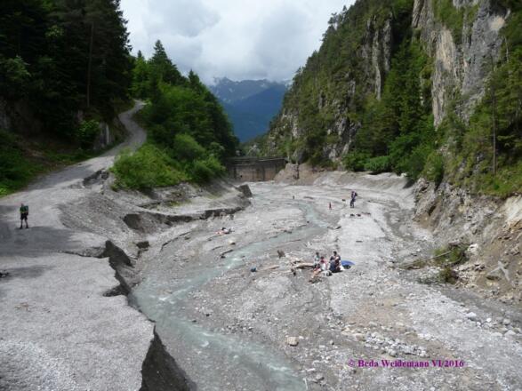 Becken der Geschiebesperre, bei Niedrigwasser ein toller Spielplatz