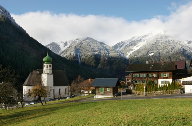 Sankt Gallenkirch, Katholsiche Pfarrkirche Heiliger Gallus mit Friedhof
