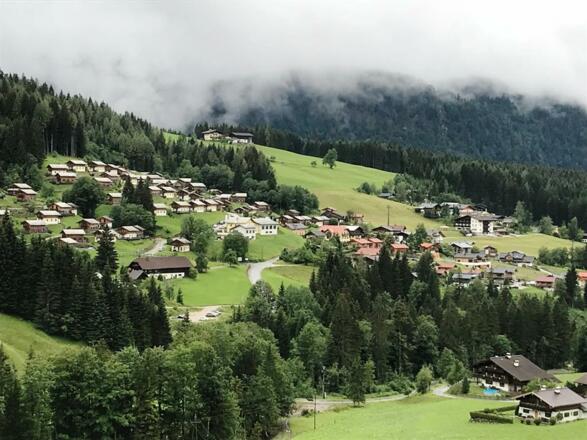Das Haus liegt unmittelbar am Lift