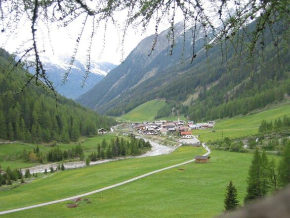 Das Sulztal mit Blick nach Osten Richtung Längenfeld 