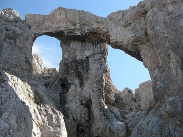 Die Teufelslöcher bieten eine grandiose Aussicht und sind der Einstieg für eine Überschreitung des Hochseilers.