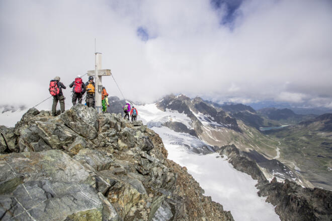 Auf dem Gipfel des Piz Buins