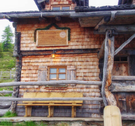 Uriges Ambiente, das Anna-Schutzhaus am Ederplan