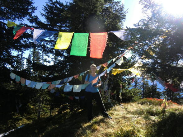 Gebetsfahnen bei der St.Vinzenz Friedenskirche
