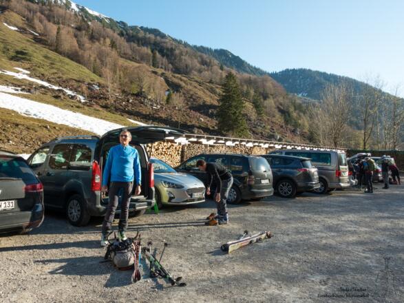 am großen Parkplatz bei der Griesner Alm