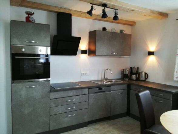 Moderne, gut ausgestattete Küche