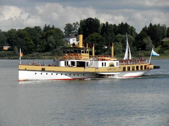 Fahrt des nostalgischen Flaggschiffes Ludwig Fessler