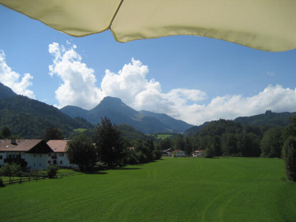 Blick vom Balkon auf den Brünnstein
