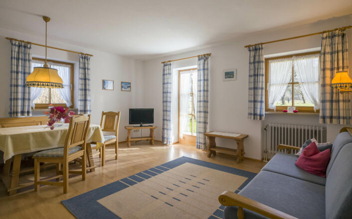 Wohnzimmer mit Essbereich