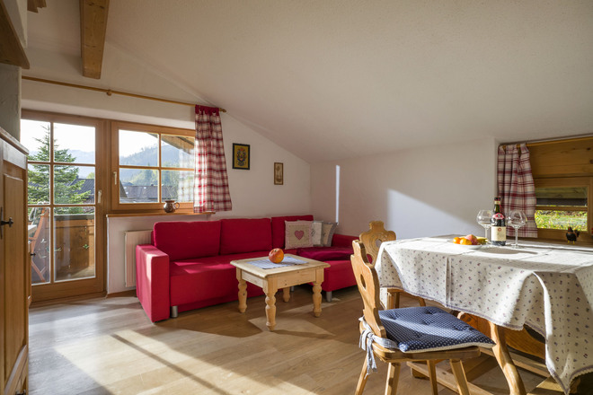 Wohnzimmer mit Essbereich