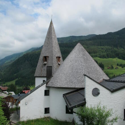 Kreuzkirche von Panoramaweg aus