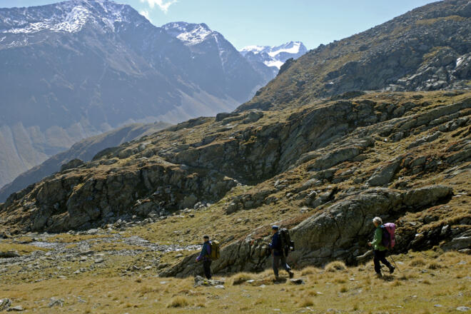 Abstieg durch Almböden ins Pollestal