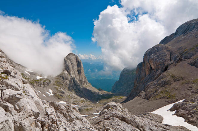 Blick auf die Torsäule (Westseite) vom Schartensteig, im Hintergrund Bischofshofen