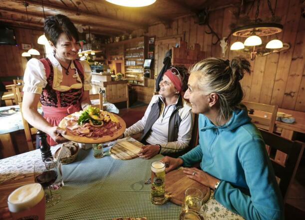 Tiroler Gastlichkeit in der Tulferhütte