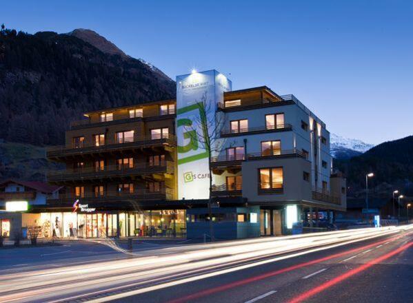 Hausansicht Sommer bei Nacht