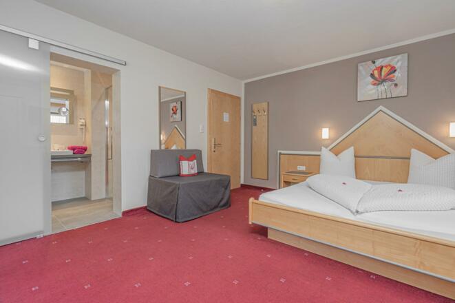 Dreibettzimmer mit ausziehbarem Sofa