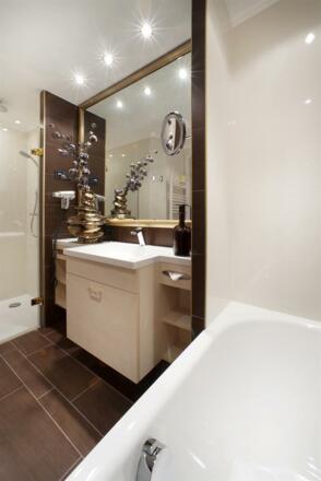 Bad - Ansicht von Badewanne