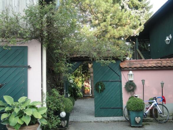 Zugang zum Gastgarten