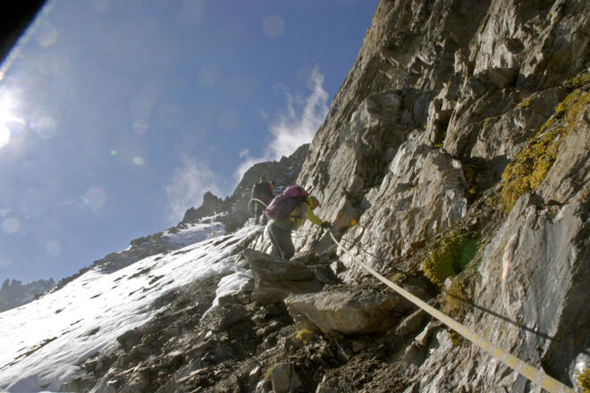 Abstieg am Fixseil vom Weißmaurachjoch