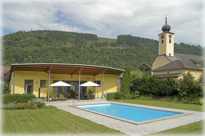 Badehaus mit Swimmingpool